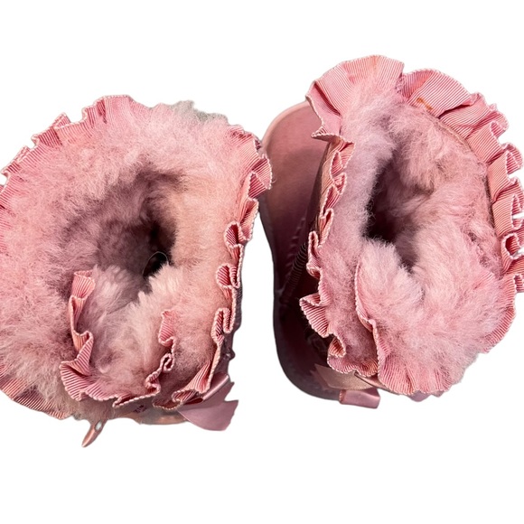 Kids Ugg Bailey Bow Light Pink Boots - Picture 5 of 16